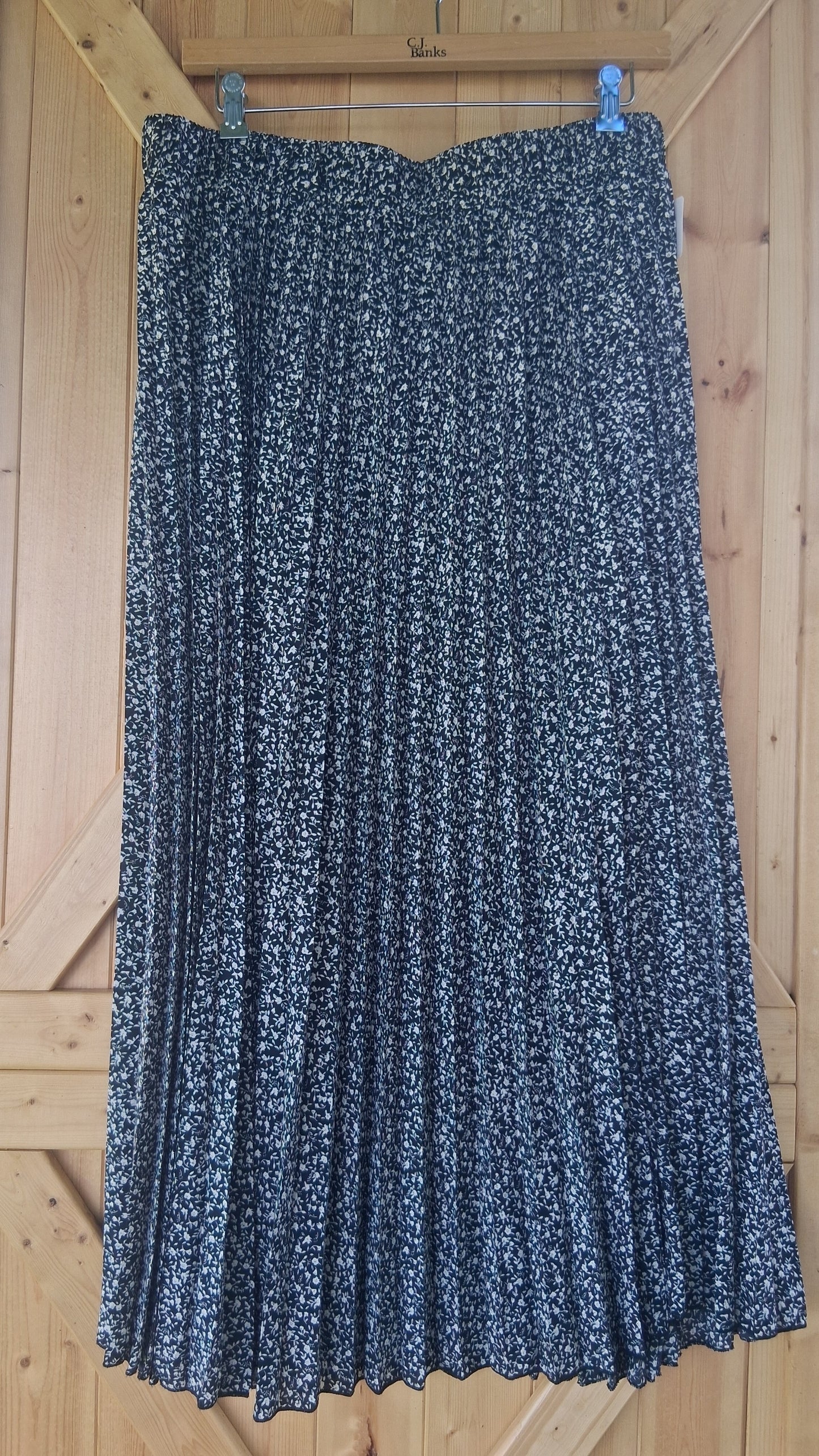 Black & White Floral Pleated Maxi Skirt