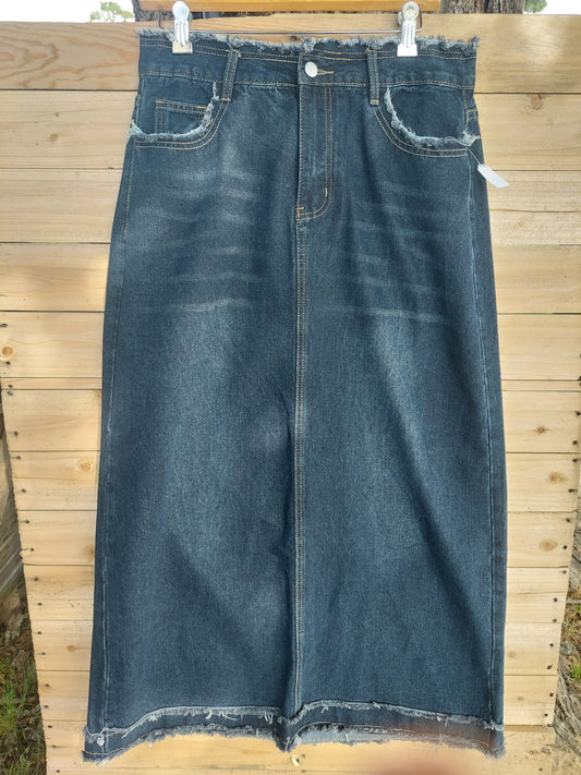 38" Non stretch denim skirt with frayed detail