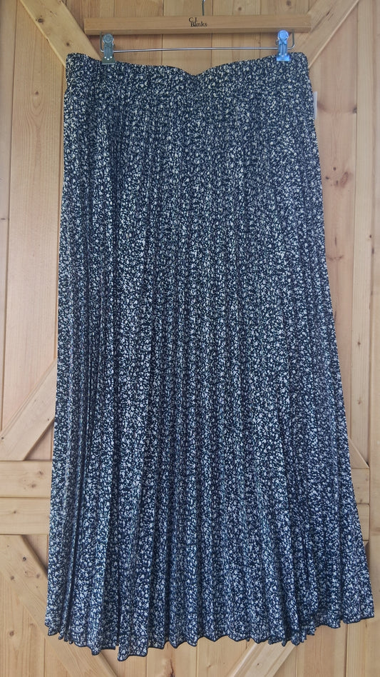 Black & White Floral Pleated Maxi Skirt